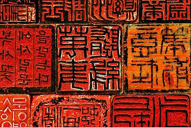 日本横滨举行同18米巨型高达玩猜拳比赛游戏